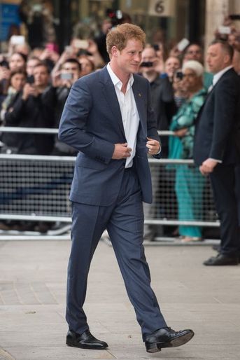 Le prince Harry arrive au Royal Albert Hall pour le concert au  à Londres, le 8 juin 2015