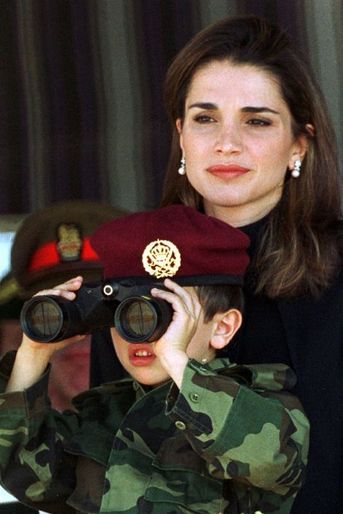 Le prince Hussein avec sa mère Rania, le 14 novembre 1999