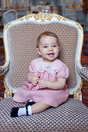 Photo officielle de la princesse Leonore de Suède pour son premier anniversaire