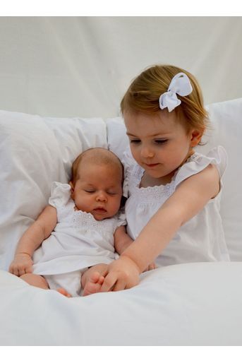 Photo officielle de la princesse Leonore et de sa cousine Estelle