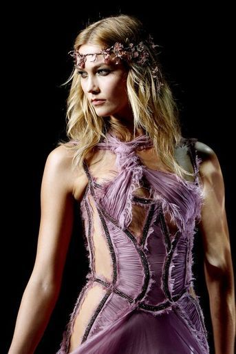 Les vestales modernes d'Atelier Versace, à la Fashion week Haute-Couture de Paris