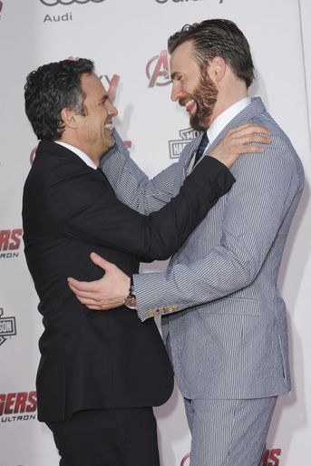 Mark Ruffalo et Chris Evans à Los Angeles le 13 avril 2015