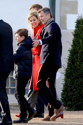 Le prince Frederik de Danemark et son fils Christian avec la reine Maxima des Pays-Bas au palais de Fredensborg, le 16 avril 2015