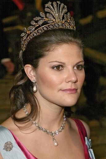 La princesse Victoria porte le diadème "Napoleonic Cut Steel Tiara", le 10 décembre 2004