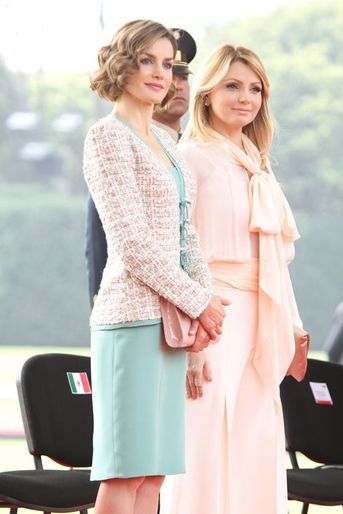 La reine Letizia d'Espagne avec la Première dame du Mexique Angélica Rivera à Mexico, le 29 juin 2015