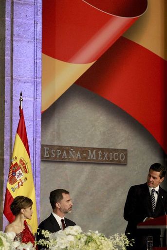 La reine Letizia et le roi Felipe VI d'Espagne avec Enrique Peña Nieto à Mexico, le 29 juin 2015