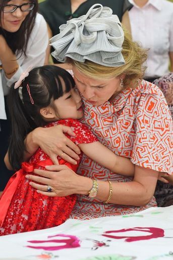 La reine Mathilde de Belgique dans une école maternelle de Wuhan, le 22 juin 2015