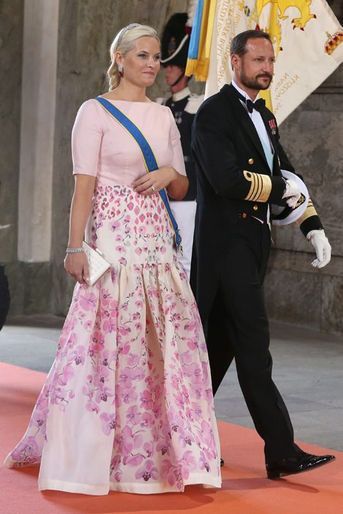 La princesse Mette-Marit de Norvège, avec son mari le prince Haakon, à Stockholm, le 13 juin 2015