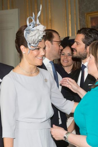 La princesse Victoria et la mère de Sofia Hellqvist au Palais royal à Stockholm, le 17 mai 2015
