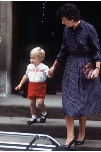 Le prince William avec sa nounou Barbara Barnes en 1984