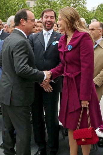 La princesse Stéphanie et le prince Guillaume de Luxembourg avec François Hollande à Paris, le 8 mai 2015