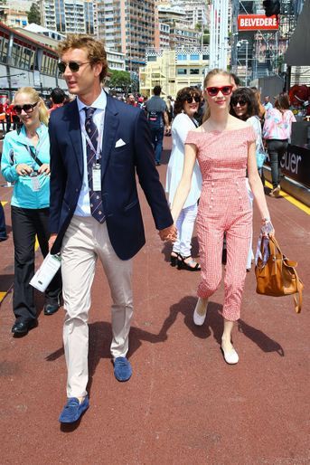 Pierre Casiraghi et Beatrice Borromeo à Monaco - Les amoureux dans les stands