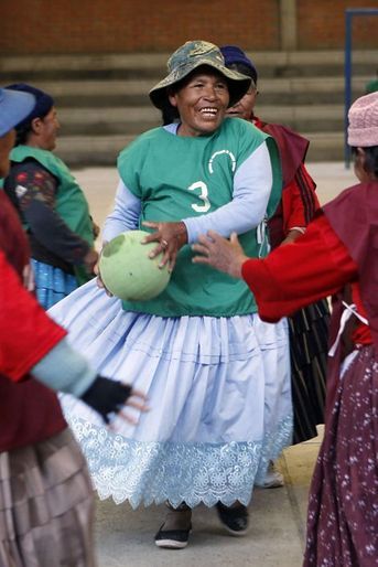 A El Alto avec les grands-mères handballeuses
