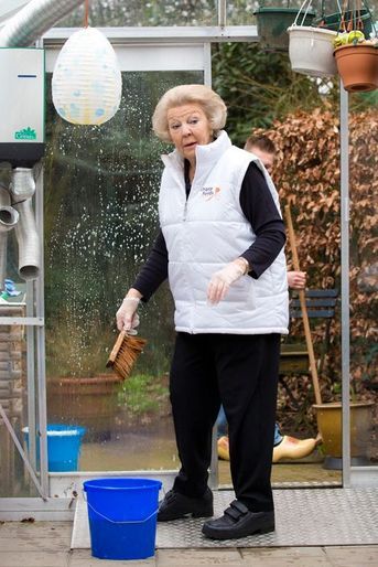 L&#039;ex-reine Beatrix des Pays-Bas participe à la journée des bénévoles à Barneveld, le 20 mars 2015