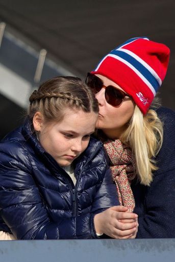 La princesse Mette-Marit de Norvège avec sa fille Ingrid-Alexandra à Oslo, le 15 mars 2015  