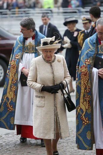 La reine Elizabeth II arrive à l&#039;abbaye de Westminster à Londres pour le Commonwealth Observance service, le 9 mars 2015