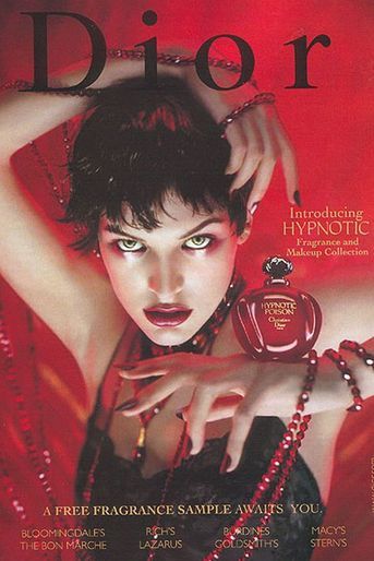Milla Jovovich, égérie du parfum &quot;Hypnotic Poison&quot; en 1998