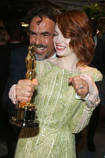 Alejandro González Iñárritu et Emma Stone dans les coulisses des Oscars, à Los Angeles le 22 février 2015