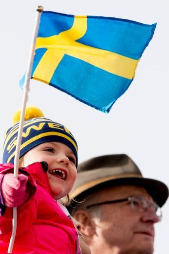 La princesse Estelle avec le roi Carl XVI Gustaf à Falun, le 17 février 2015