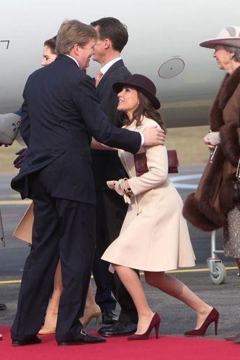 Le roi Willem-Alexander des Pays-Bas avec la princesse Marie de Danemark à l&#039;aéroport de Copenhague, le 17 mars 2015