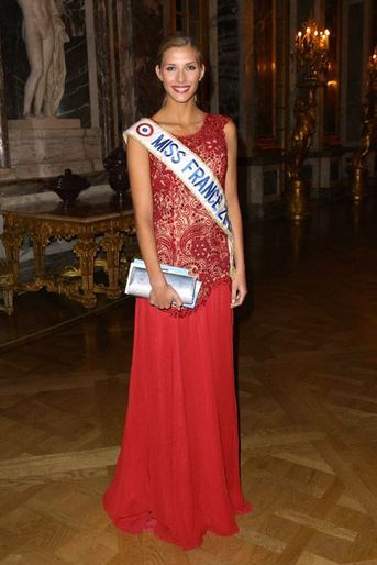 Miss France 2015, Camille Cerf, lors de la soirée de gala de la fondation "Avec" au Château de Versailles, le 2 février 2015