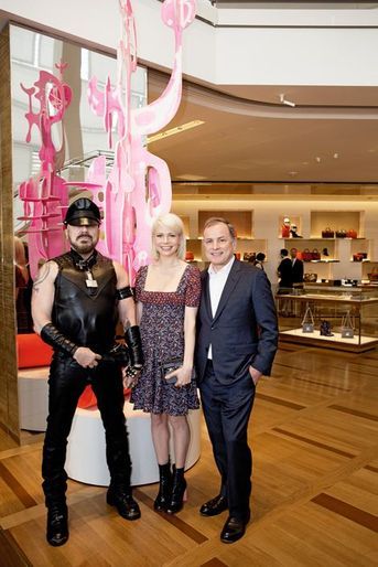 A Los Angeles,  Louis Vuitton a ouvert une nouvelle boutique sur Rodeo Drive, inaugurée le 5 février par l’architecte Peter Marino, l’actrice Michelle Williams  et le P-DG de la maison, Michael Burke. 