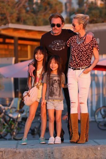 Johnny et Læticia Hallyday avec leurs filles à Santa Monica, le 24 janvier 2015