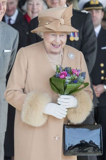 La reine Elizabeth II inaugure la caserne de pompiers à King&#039;s Lynn, le 2 février 2015
