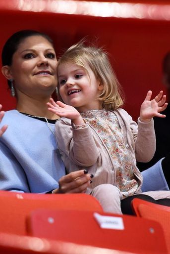 Les princesses Estelle et Victoria de Suède au Ericsson Globe Arena à Stockholm, le 28 janvier 2015