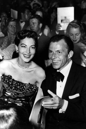 Les deux icônes tombent amoureuses à la fin des années quarante mais il faudra attendre le divorce de Frank Sinatra de sa première femme Nancy pour que le couple s'unisse en novembre 1951. Mais après un mariage rythmé par les disputes, crises de jalousies et pauses adultères, le couple se sépare en 1957, les deux ex-amants restant malgré tout amis.