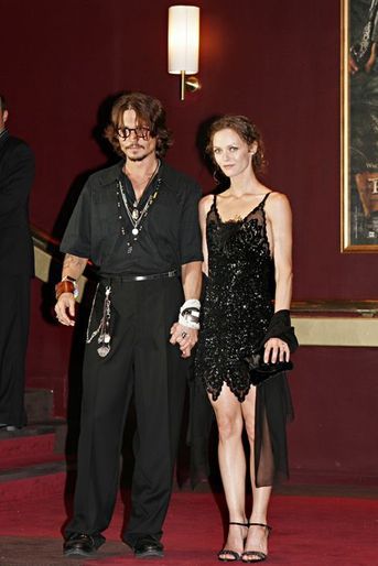 Johnny Depp et Vanessa Paradis en juillet 2006 à la première du film &quot;Pirates des Caraïbes : le secret du coffre maudit&quot;
