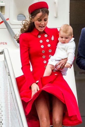 Kate, avec le prince George, à Wellington le 7 avril 2014