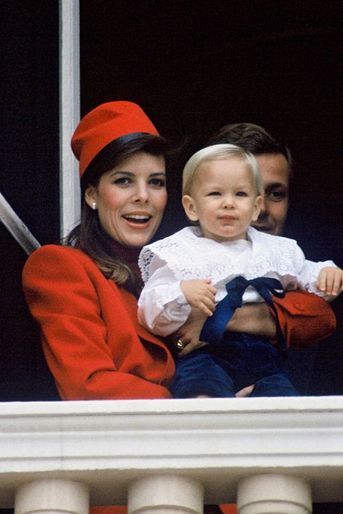 La princesse Caroline avec son deuxème mari Stéphano Casiraghi et leur fils Andrea à Monaco, le 19 novembre 1985