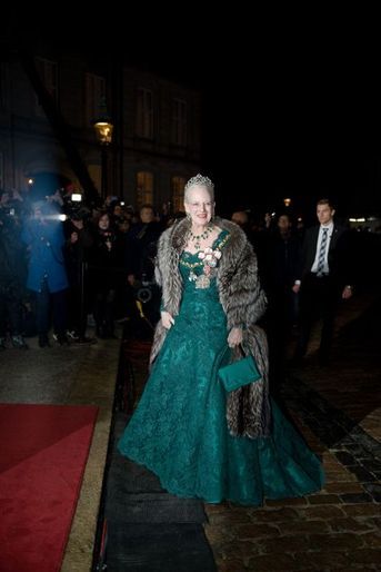 La reine Margrethe II de Danemark arrive au dîner de gala du Nouvel An à Copenhague, le 1er janvier 2015