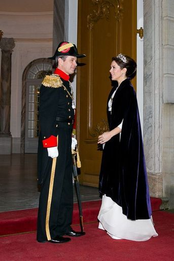 Le prince Frederik et la princesse Mary arrivent au dîner de gala du Nouvel An à Copenhague, le 1er janvier 2015