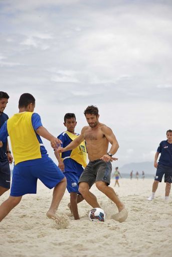 Match de foot improvisé sur la plage de Barra