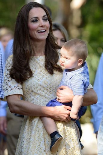 Pas content, Baby George, avec sa maman Kate à  Sydney, le 20 avril 2014