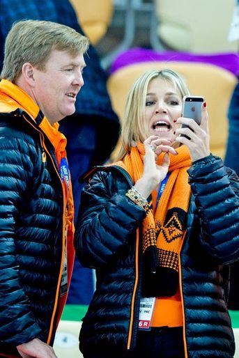Willem-Alexender et Maxima des Pays-Bas : Tiens un iPhone !, à Sochi le 9 février 2014