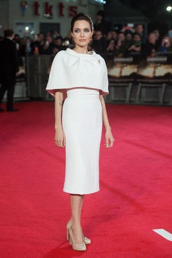 Angelina Jolie en Ralph & Russo présente son film, "Unbroken", à Londres le 25 novembre 2014