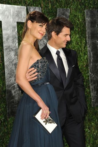 Après seulement deux mois de relation, Tom Cruise demande la jeune Katie Holmes en mariage au printemps 2006. Le couple échangera ses voeux en nov...
