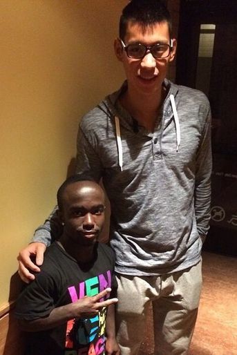 Jahmani Swanson, basketteur et nain, a pu rencontrer le basketteur pro Jeremy Lin