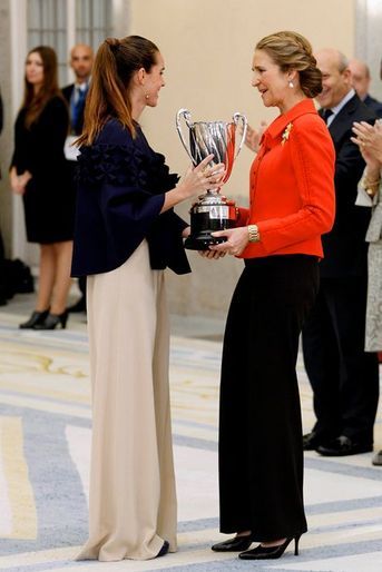 L'infante Elena d'Espagne remet un prix du sport 2013 à Madrid, le 4 décembre 2014