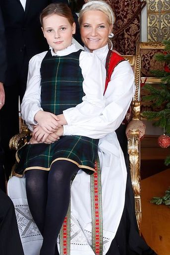 La princesse Mette-Marit et sa fille la princesse Ingrid-Alexandra au Palais royal d’Oslo, le 17 décembre 2014