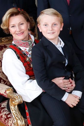 La reine Sonja et son petit-fils le prince Sverre-Magnus au Palais royal d’Oslo, le 17 décembre 2014