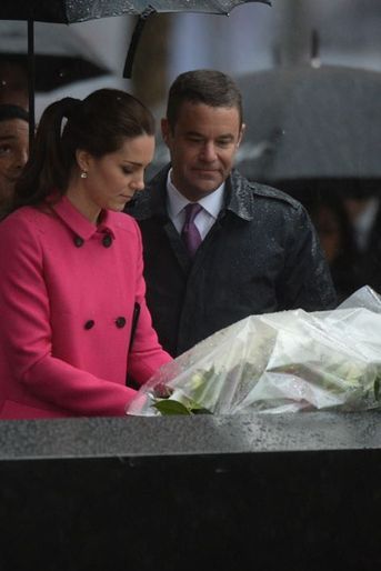 Le prince William et Kate se recueillent sur le mémorial de Ground Zero à Manhattan, le 9 décembre 2014