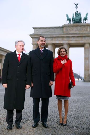 Le roi Felipe VI d’Espagne et la reine Letizia, avec le maire de Berlin, le 1er décembre 2014