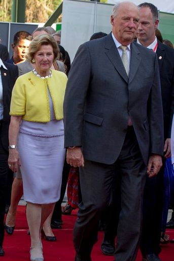 Le roi Harald V de Norvège et la reine Sonja à Yangon, le 2 décembre 2014
