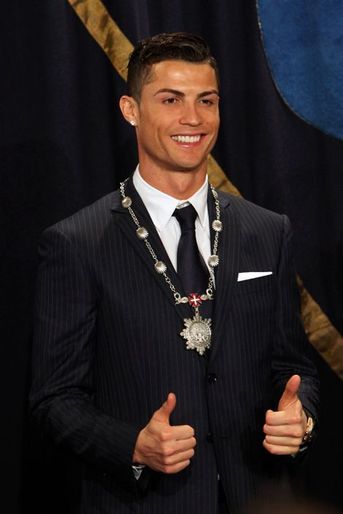 Cristiano Ronaldo est décoré de la médaille du mérite de Madère, le 21 décembre 2014