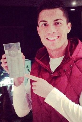 Cristiano Ronaldo fier de son nouveau trophée