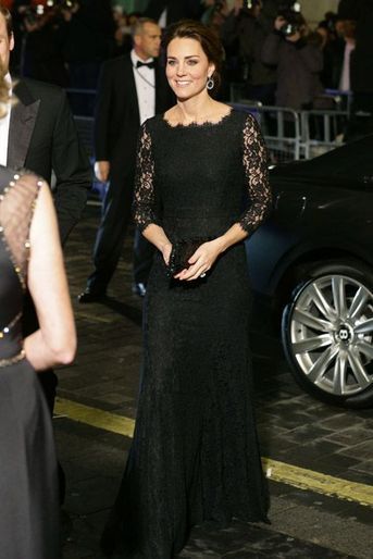 Kate Middleton à la soirée Royal Variety Performance en Diane Von Fürstenberg, le 13 novembre 2014 à Londres